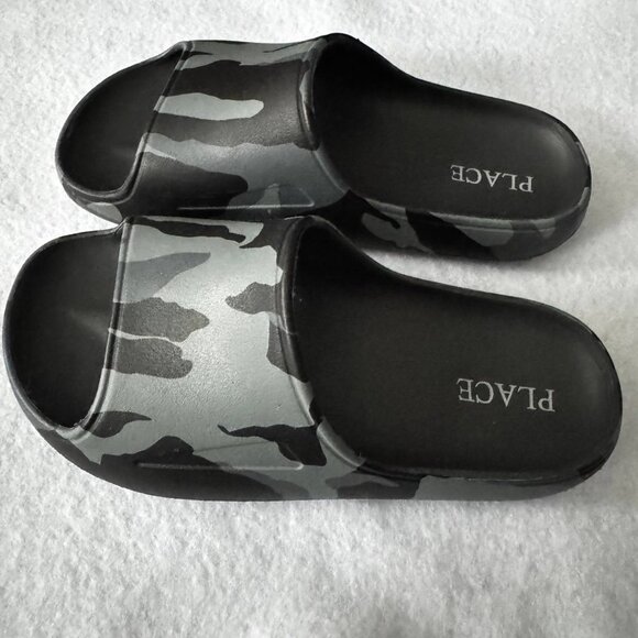 Children’s Place Unisex Easy Slip On Slides - Size 1Y. - Picture 3 of 5